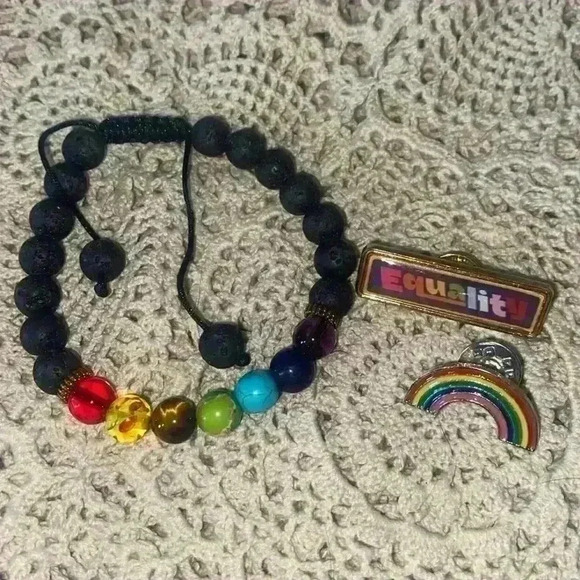 PRIDE 🌈 lot of 2 enamel pins & 1 lava bead bracelet - Picture 1 of 4